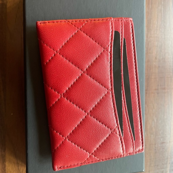 Chanel authentic red rare lambskin cardholder like new - Picture 3 of 5